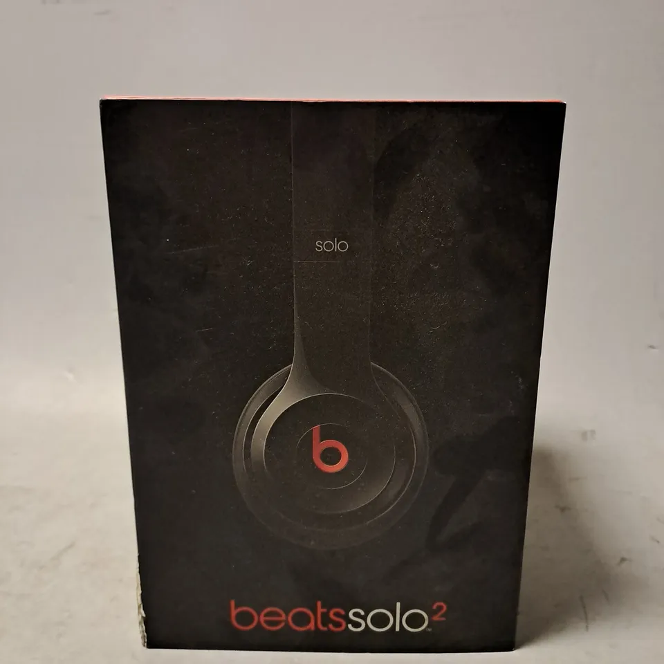 BOXED BEATS SOLO 2 HEADPHONES