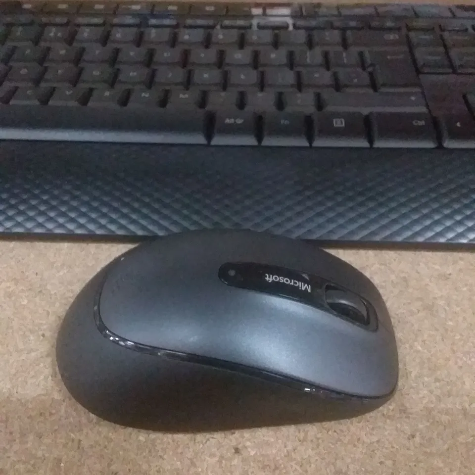 MICROSOFT WIRELESS 2000 DESKTOP - KEYBOARD AND MOUSE COMBO