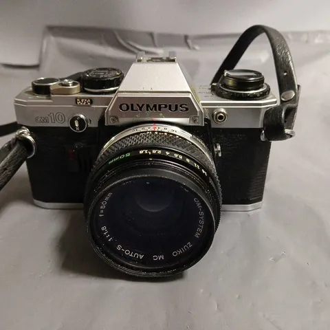 OLYMPUS OM10 CAMERA WITH CASE