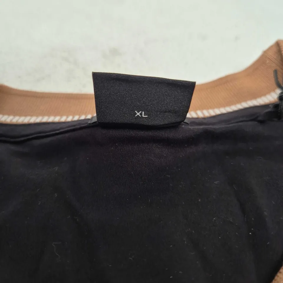 HUGO BOSS SLIM FIT MERCERISED T‑SHIRT – BLACK WITH TAN COLLAR (UK XL)
