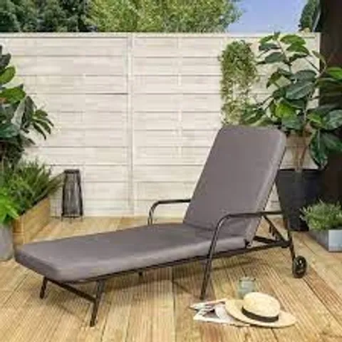 BOXED ELEMENTS PADDED LOUNGER
