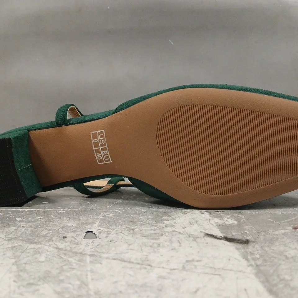 BOXED PAIR OF UNBRANDED CLOSED TOE LOW BLOCK HEEL SANDALS IN GREEN SIZE EU 40