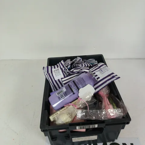 TOTE OF APPROXIMATELY 15 ASSORTED COSMETIC ITEMS TO INCLUDE: MELODYSUSIE NAIL DRYER