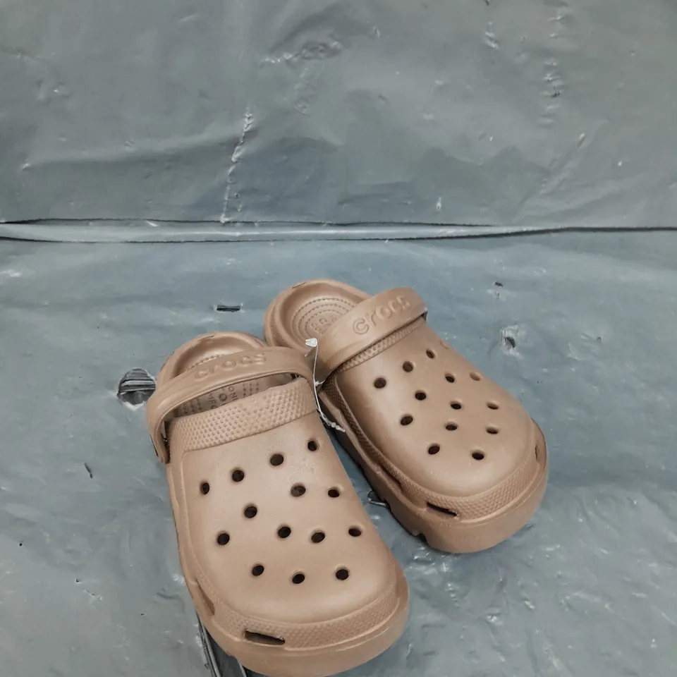 UNBOXED PAIR OF ICONIC CROCS BROWN KIDS 29 