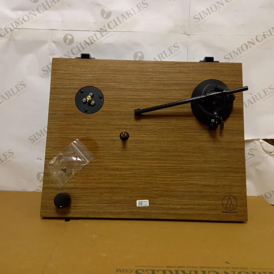 AUDIO TECHNICA BELT DRIVE TURNTABLE