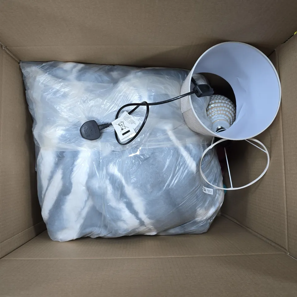 LARGE QUANTITY OF ASSORTED ITEMS TO INCLUDE FITNESS HULA HOOP RINGS, CHRISTMAS DECORATIONS, KNITTED JUMPER, ETC - COLLECTION ONLY