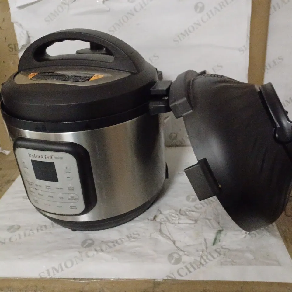 INSTANT POT DUO CRISP + AIR FRYER 8L MULTICOOKER