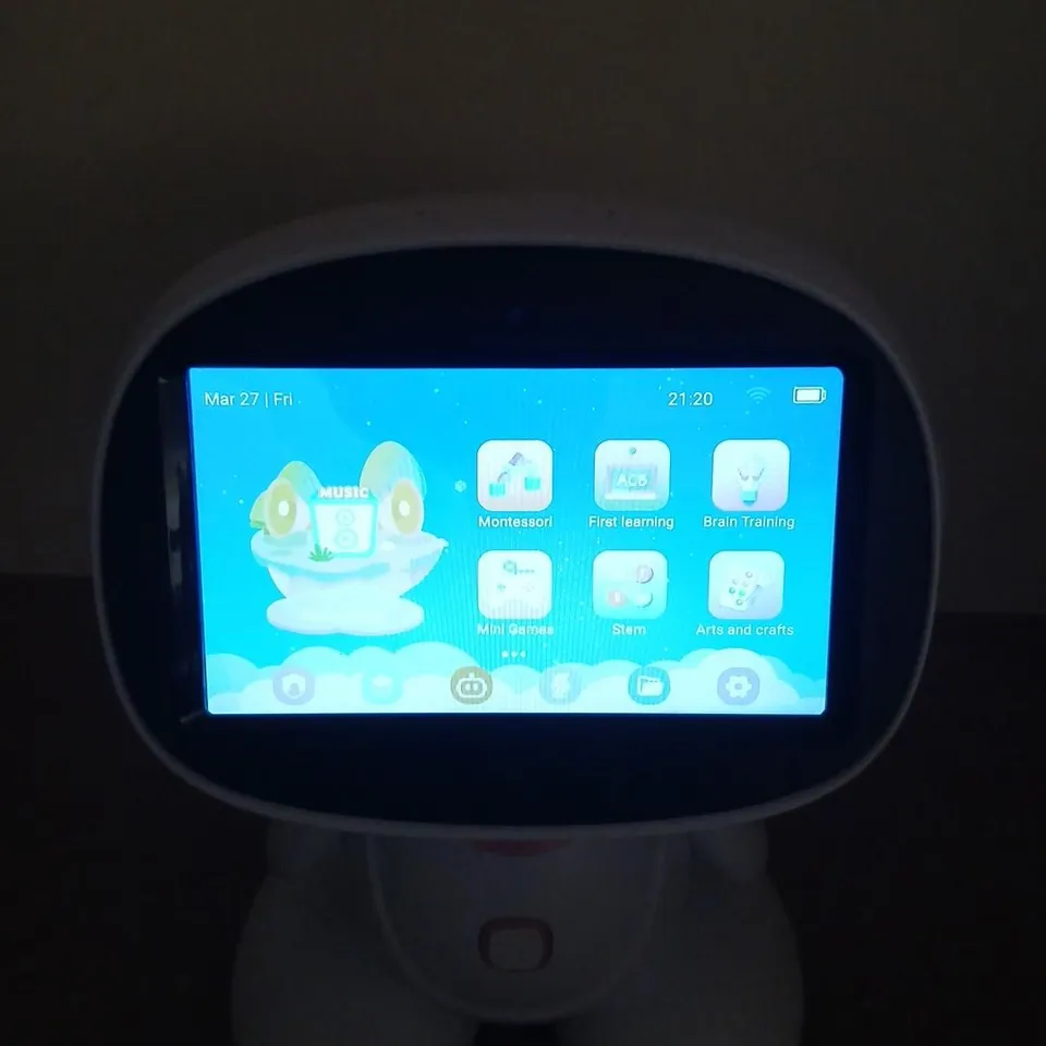 SMART ROBOT TOY WITH BUILT-IN ANDROID TABLET (DEVICE MODEL F412)