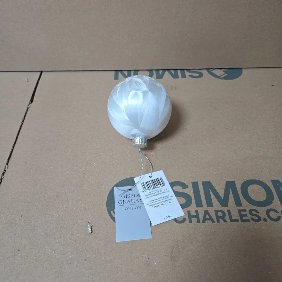 BOX OF 8 X 12 GISELA GRAHAM LONDON WHITE CHRISTMAS BAUBLES 