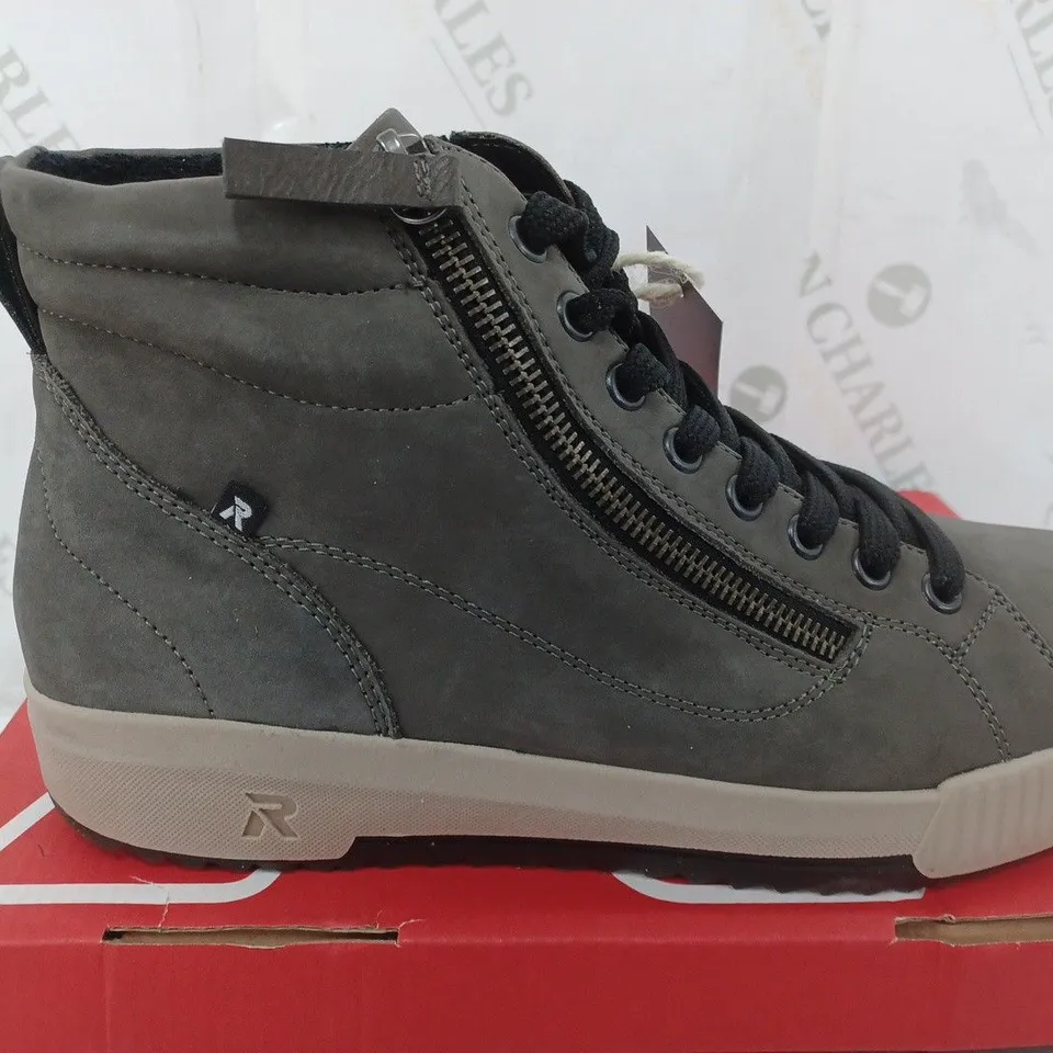 BOXED RIEKER SIDE ZIP TRAINER BOOT IN GREY - 40