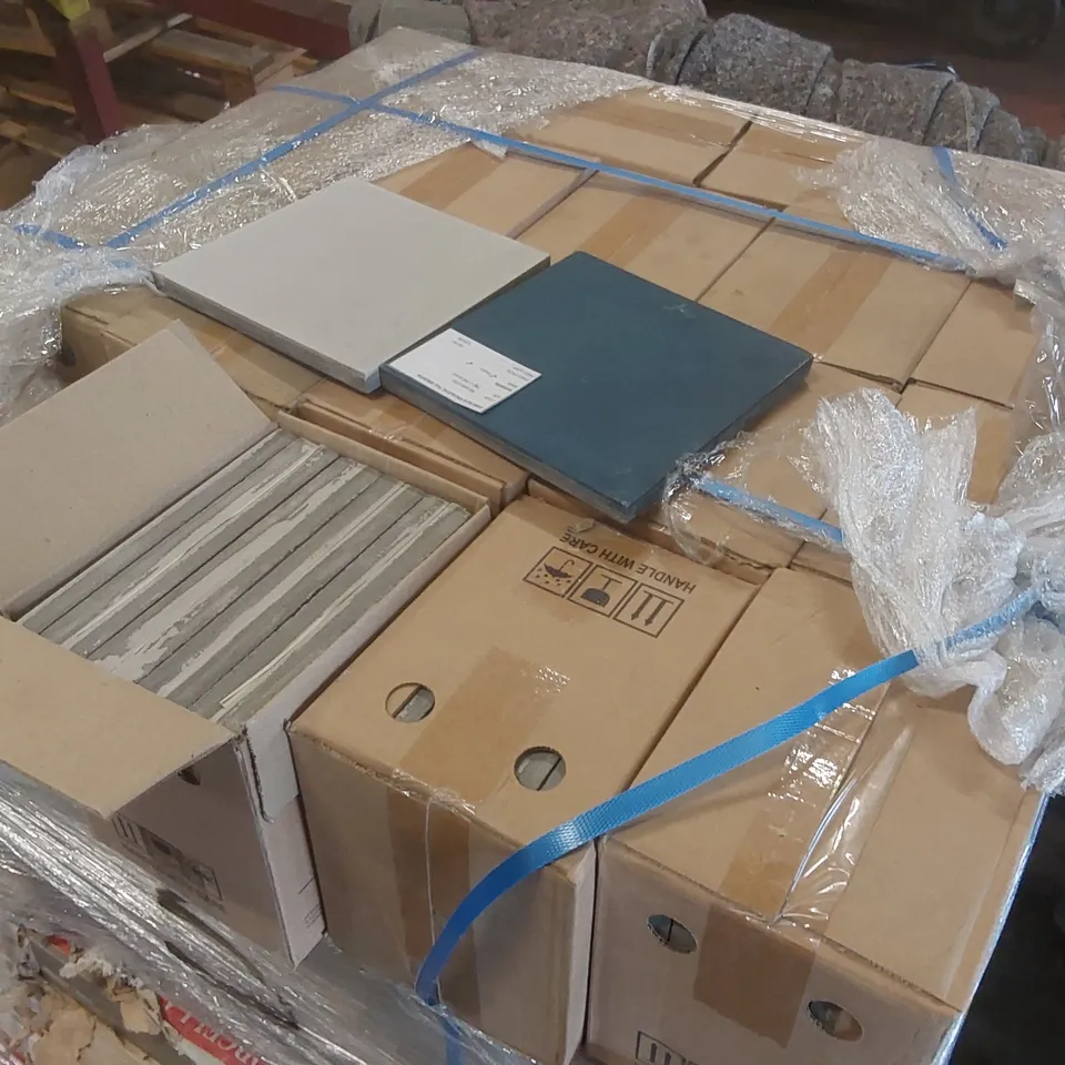 PALLET CONTAINING A VERY LARGE QUANTITY OF ASSORTED TILES