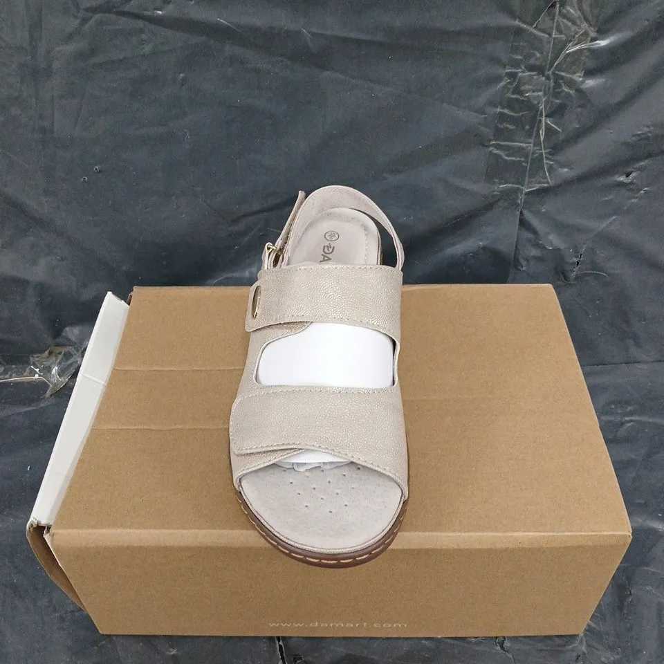 BOXED PAIR OF DAMART CREAM TAN SANDAL SIZE 5 