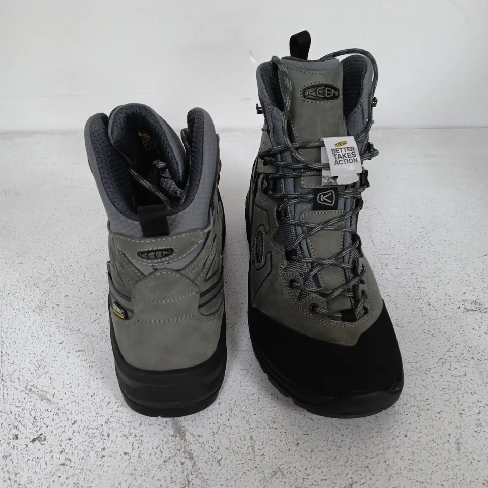 BOXED PAIR OF KEEN KARRAIG MID WP BOOTS IN GREY - UK 7