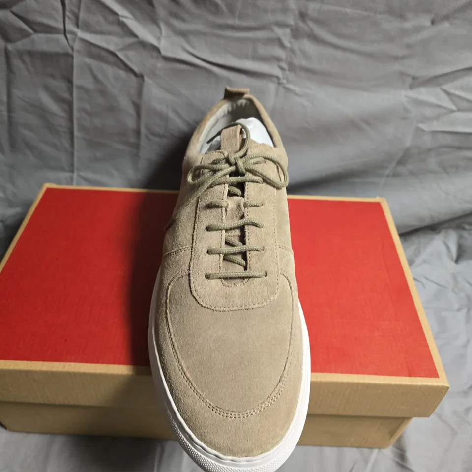 BOXED PAIR OF GREENSON SNEAKER 22- UK SIZE 10