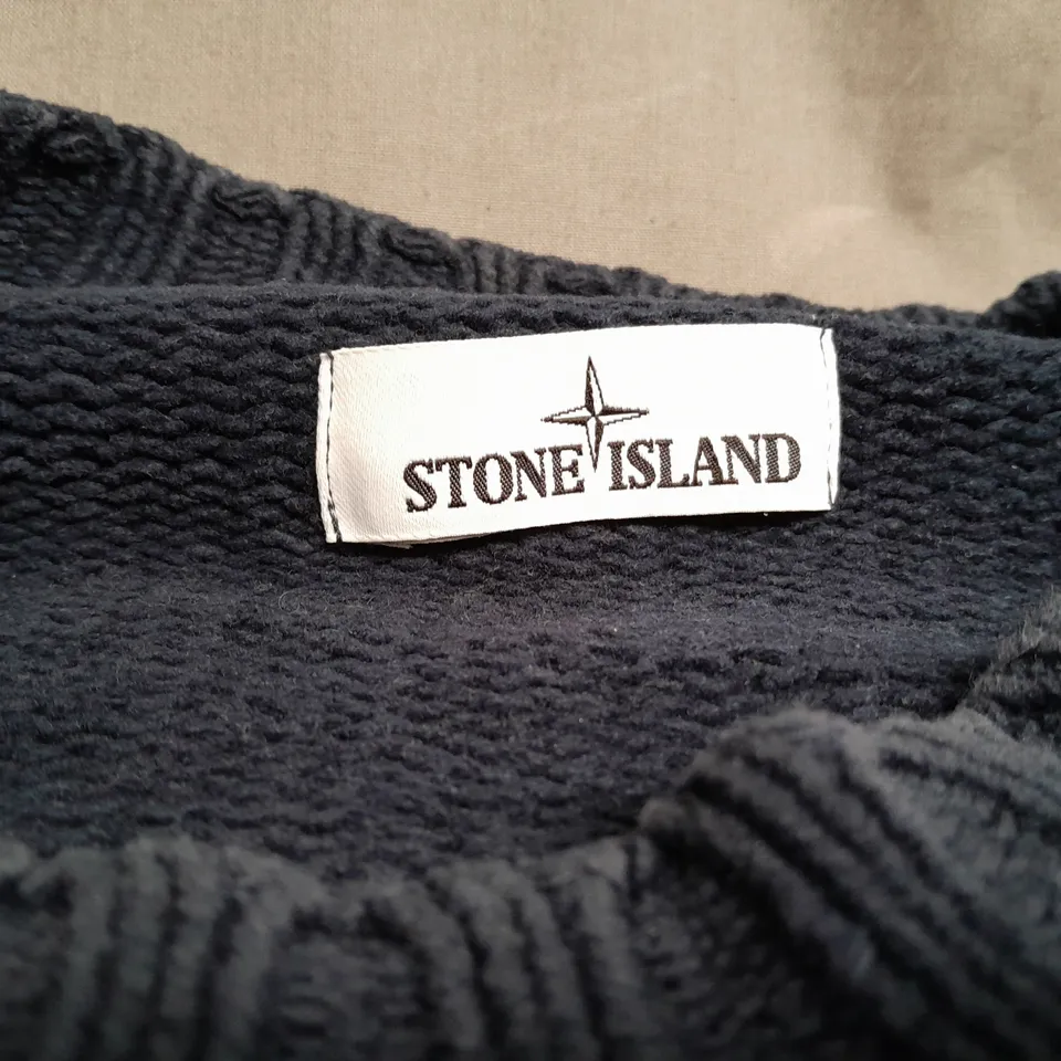 STONE ISLAND KNIT JUMPER IN NAVY - XL