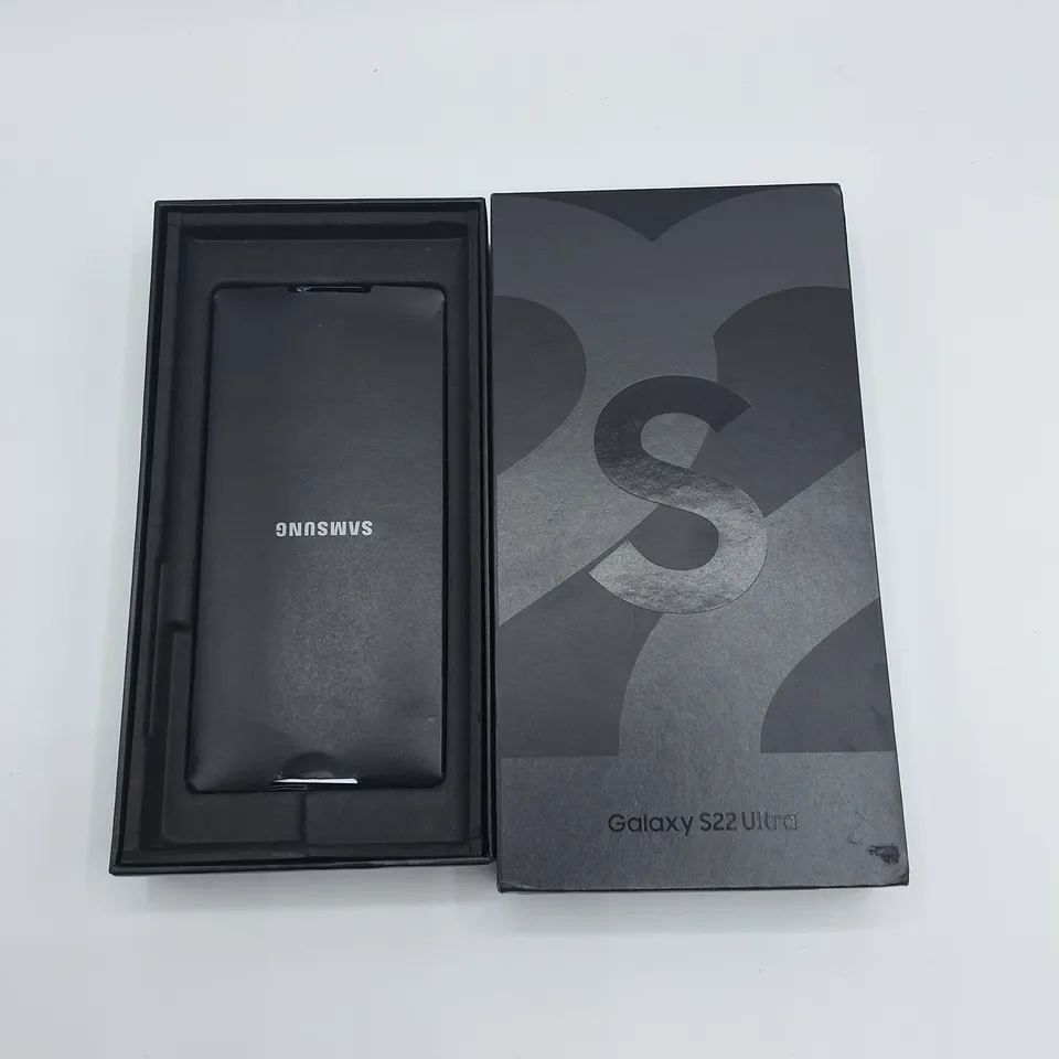 BOXED SAMSUNG GALAXY S22 ULTRA 5G 8/128GB IN PHANTOM BLACK - SM-S908B
