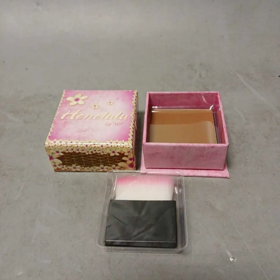 BOX OF APPROX 30 W7 HONOLULU BRONZING POWDER