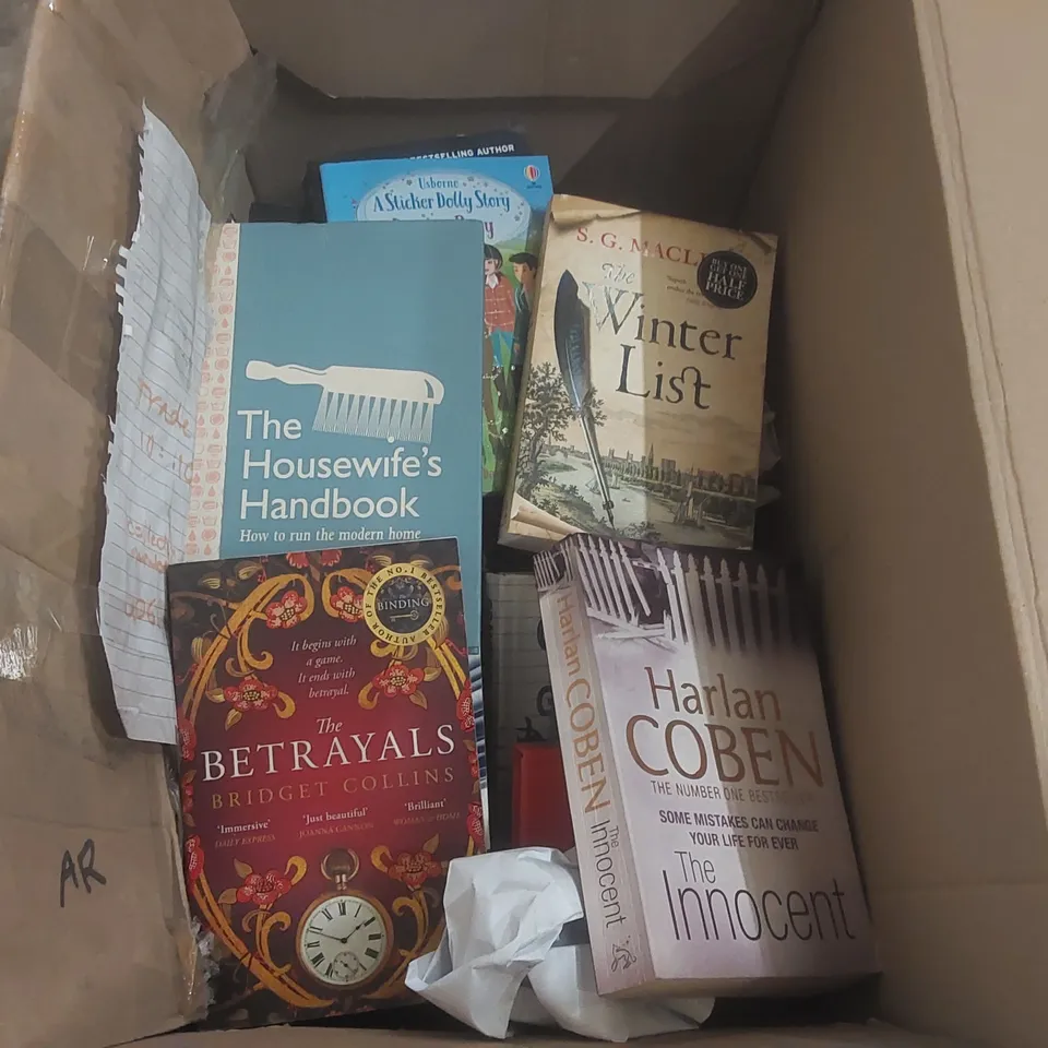 BOX CONTAINING A LARGE QUANTITY OF ASSORTED BOOKS