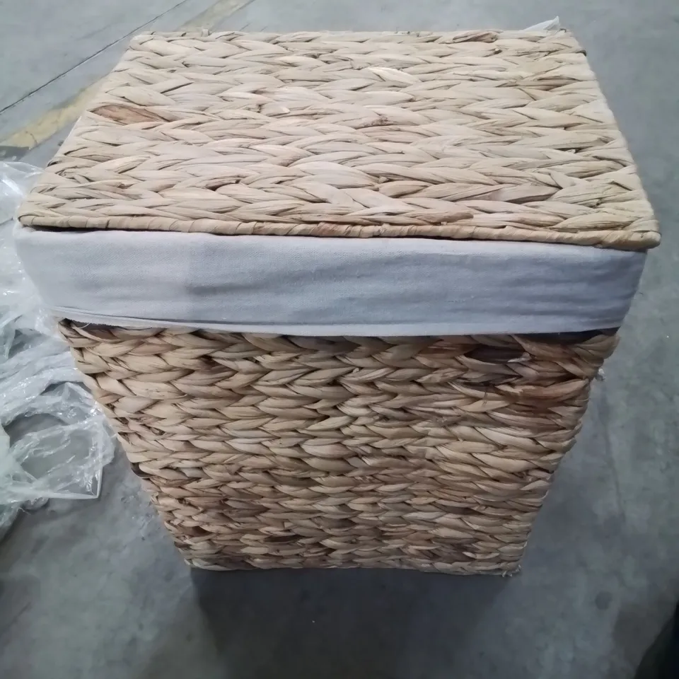 BOXED WICKER LAUNDRY BASKET 