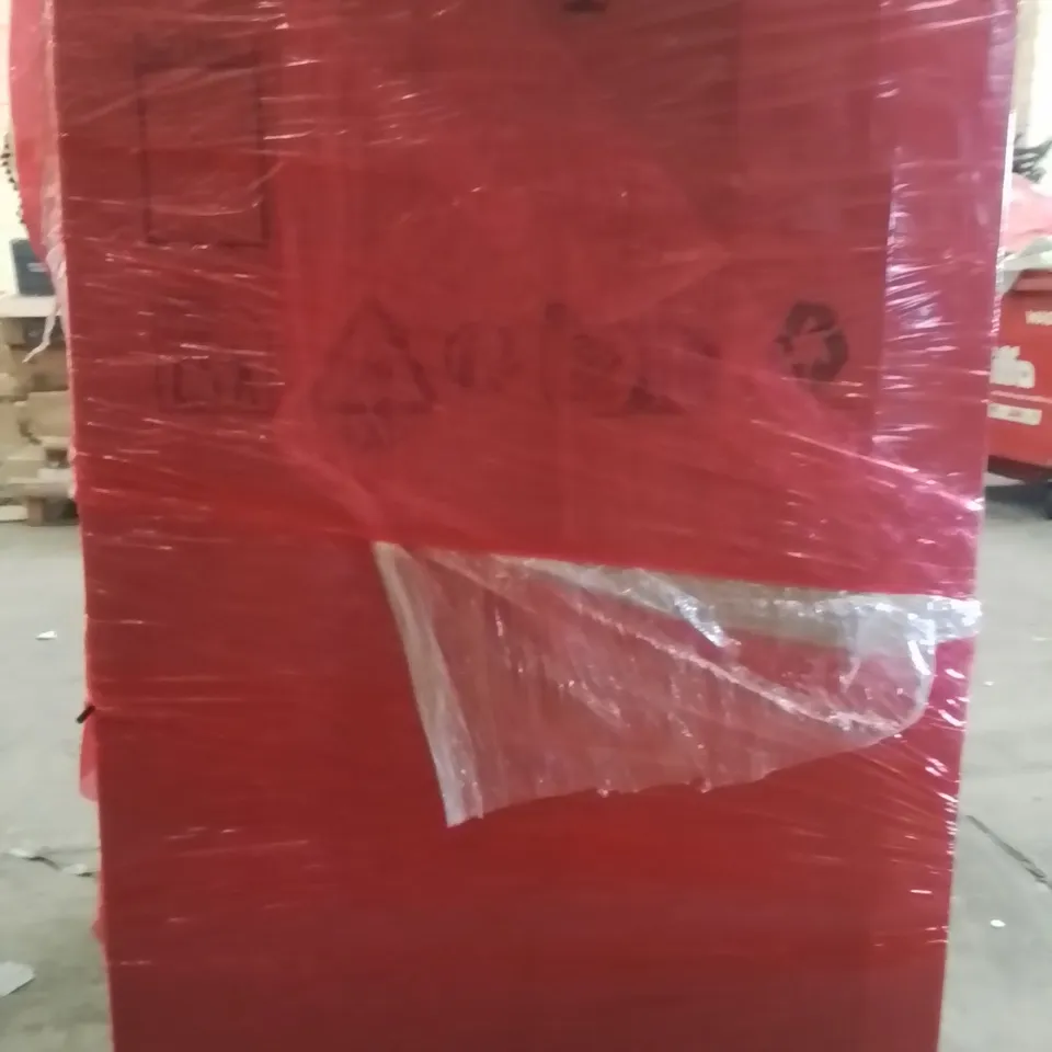 PALLET OF ASSORTED HOUSEHOLD GOODS AND PRODUCTS TO INCLUDE;SHEARS,CUSHION,BIKE PUMP