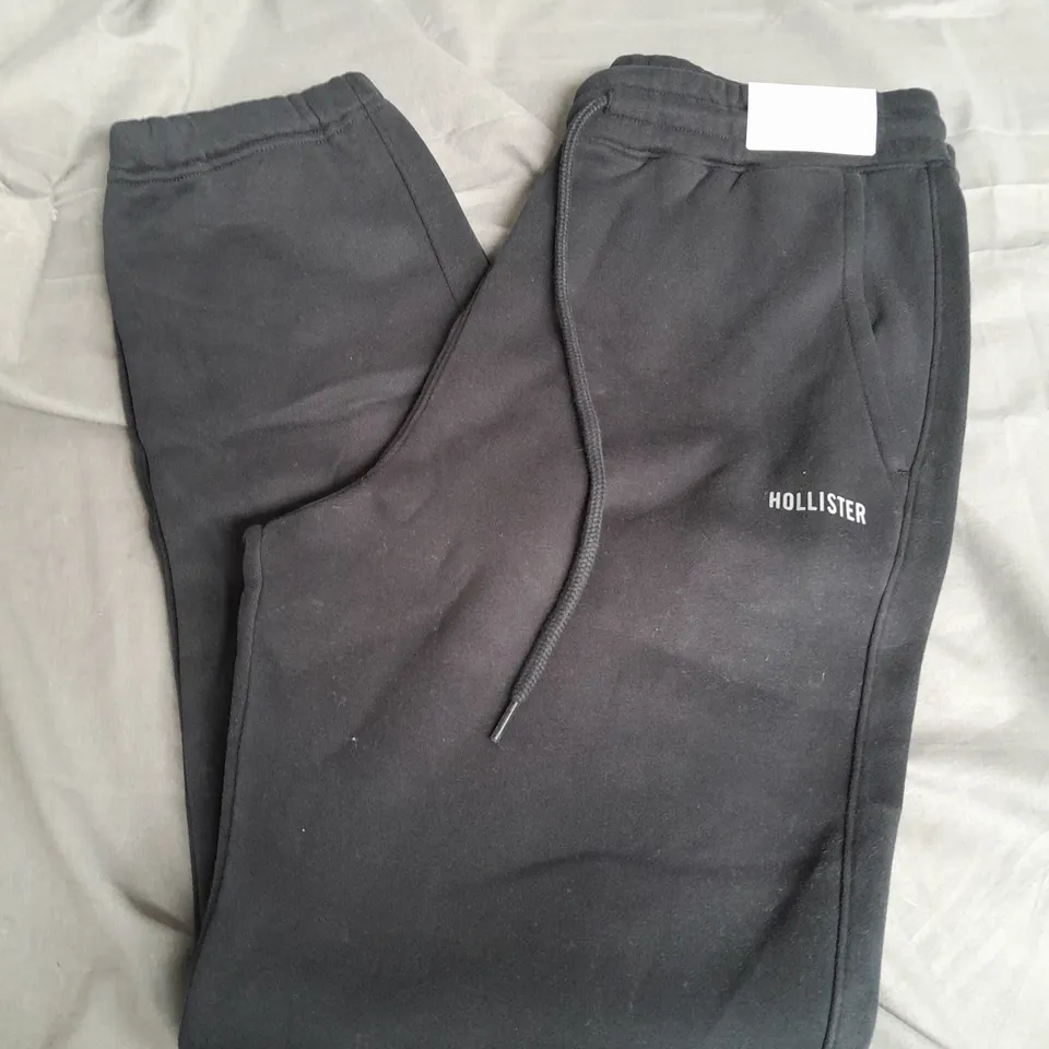 HOLLISTER SWEATPANT JOGGERS IN BLACK - LARGE
