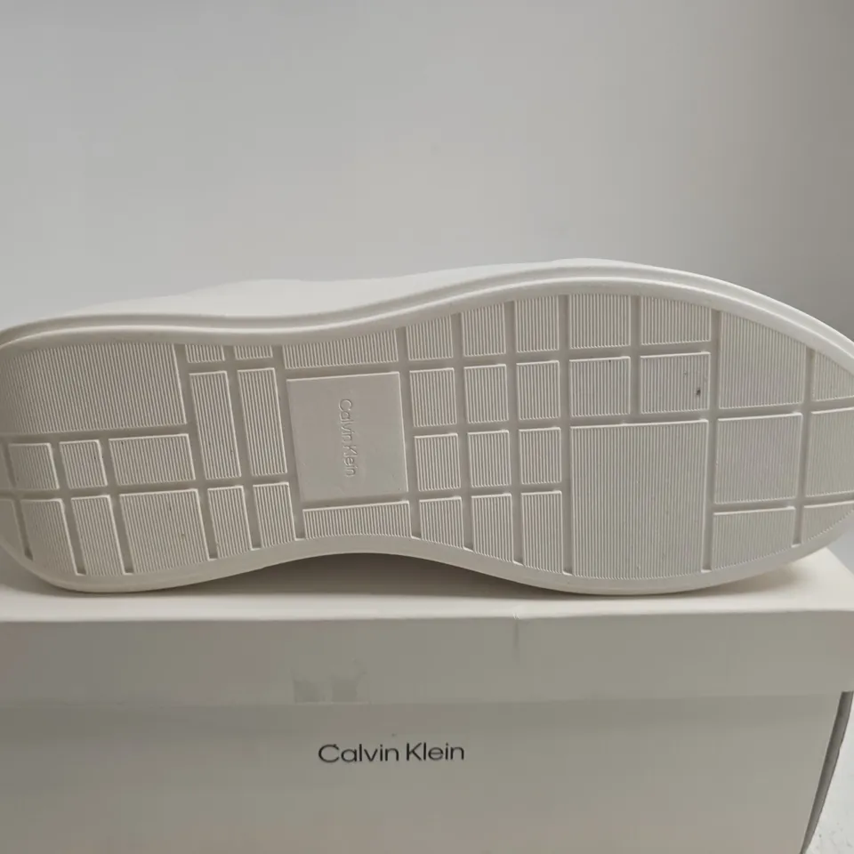 BOXED PAIR OF CALVIN KLEIN WHITE CUPSOLE LACE-UP SNEAKERS – UK 8
