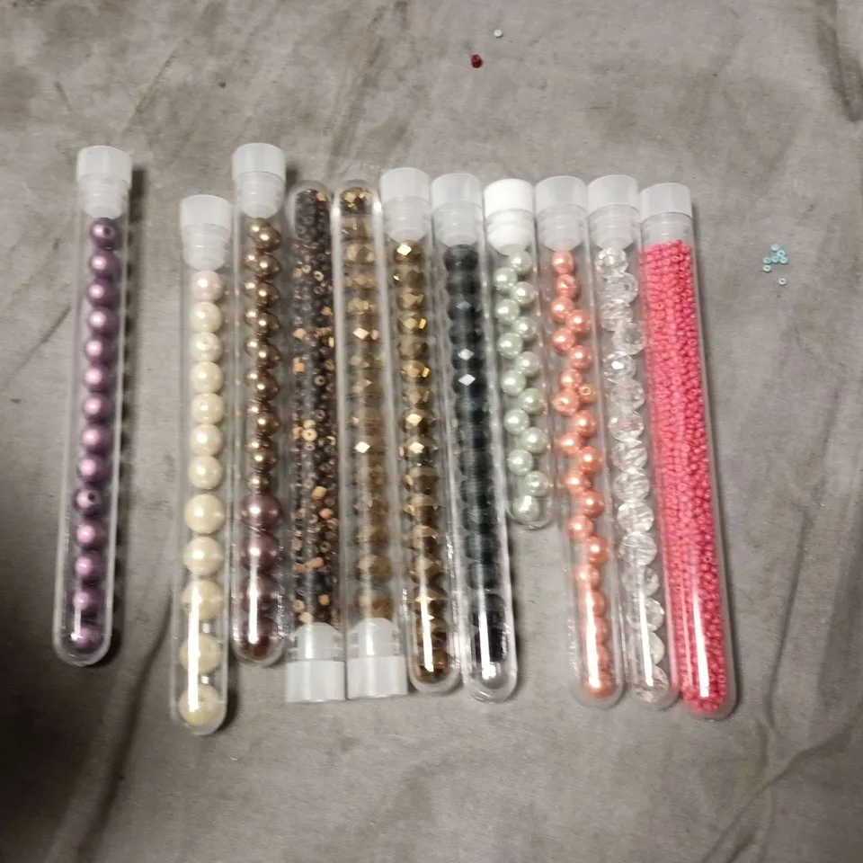 LARGE QUANTITY OF ASSORTED BEAD JEWELRY MAKING ITEMS