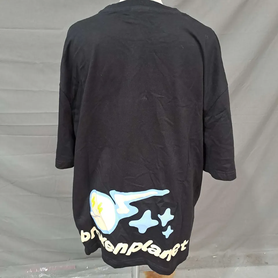 BROKEN PLANET PRINTED TSHIRT IN BLACK SIZE M