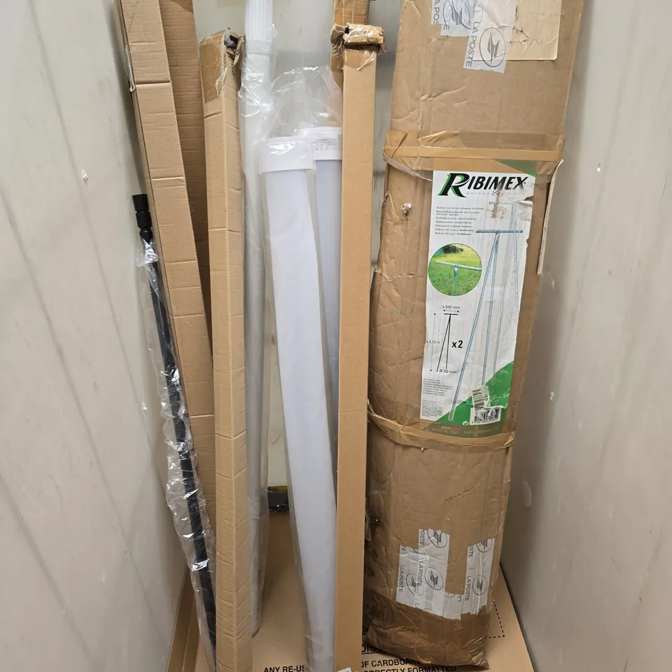 CAGE OF APPROX 8 ASSSORTED ITEMS TO INCLUDE - CLOTHESLINE POLES - LED LIGHTS - TENSION ROD - ETC - COLLECTION ONLY