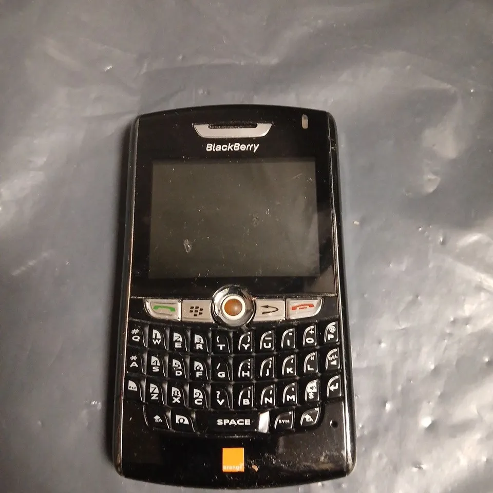 BLACKBERRY SMARTPHONE WITH QWERTY KEYBOARD 