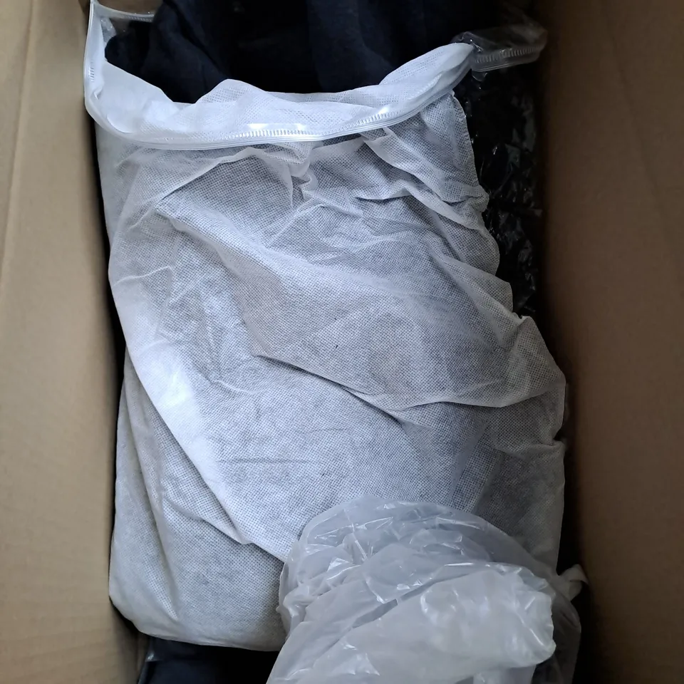 BOX OF APPROXIMATELY 10 ASSORTED CLOTHING ITEMS TO INCLUDE - JUMPERS - SCARF - TROUSERS - ETC