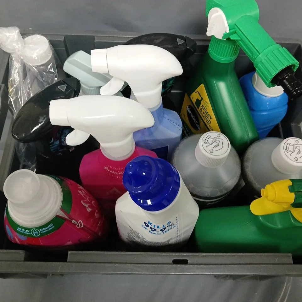 APPROXIMATELY 12 ASSORTED LIQUIDS TO INCLUDE ASTONISH SURFACE CLEANSER, GRAZERS G1 CONCENTRATE, FEBREZE UNSTOPPABLES, ETC