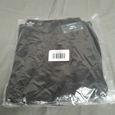 SEALED HOLLISTER EPIC FLEX CARGO SHORT IN BLACK - W33