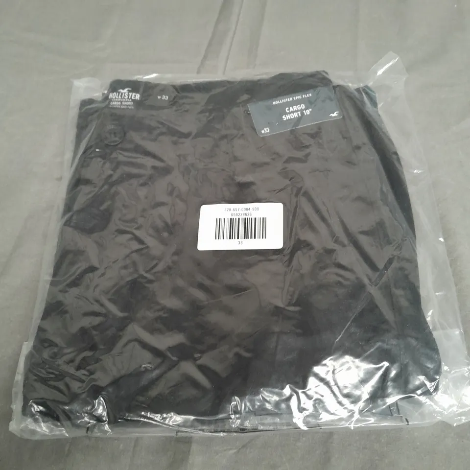 SEALED HOLLISTER EPIC FLEX CARGO SHORT IN BLACK - W33