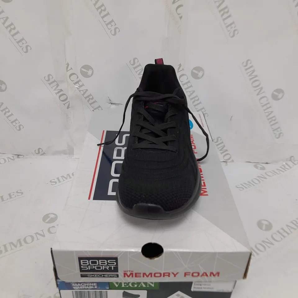 BOXED PAIR OF SKETCHERS BLACK TRAINERS SIZE 7