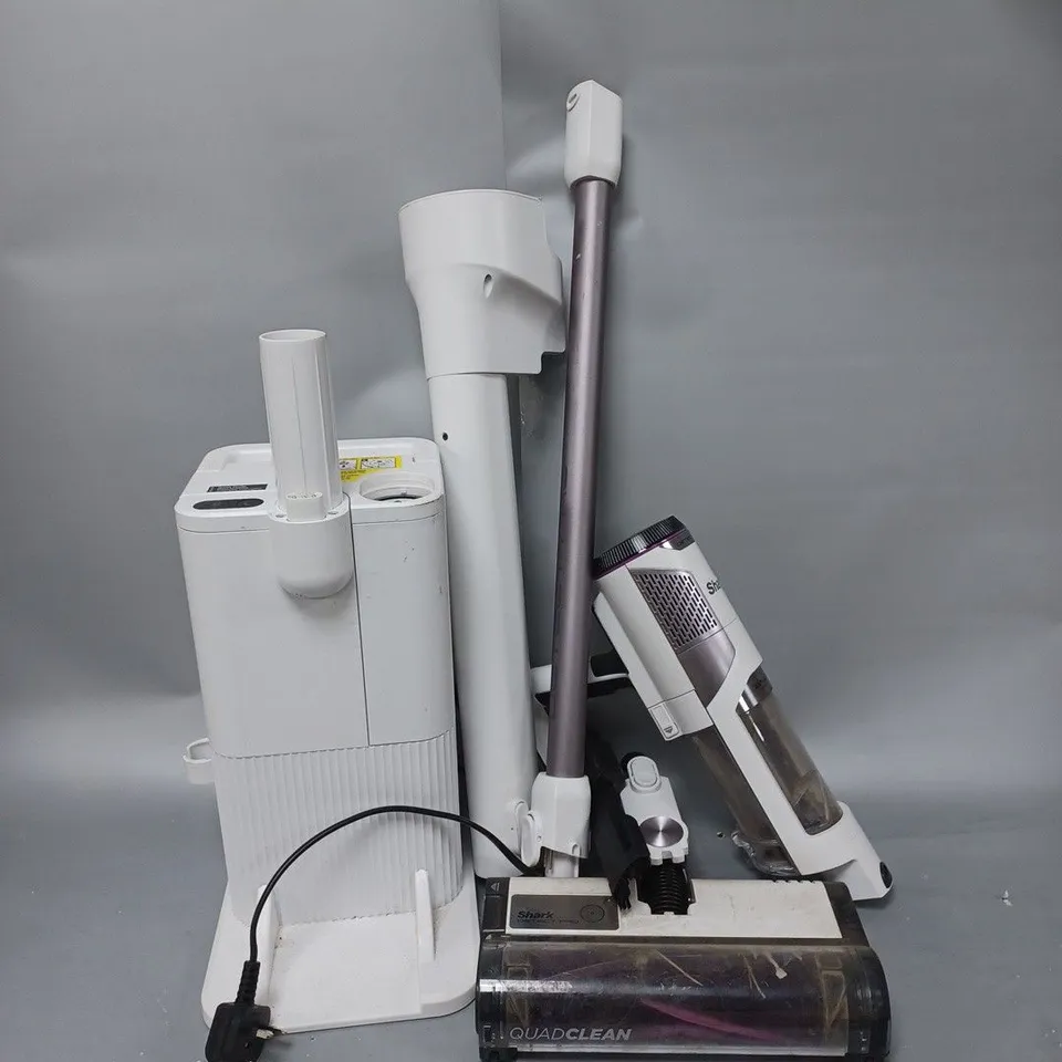 BOXED SHARK CORDLESS DETECT PRO VACUUM CLEANER / COLLECTION ONLY