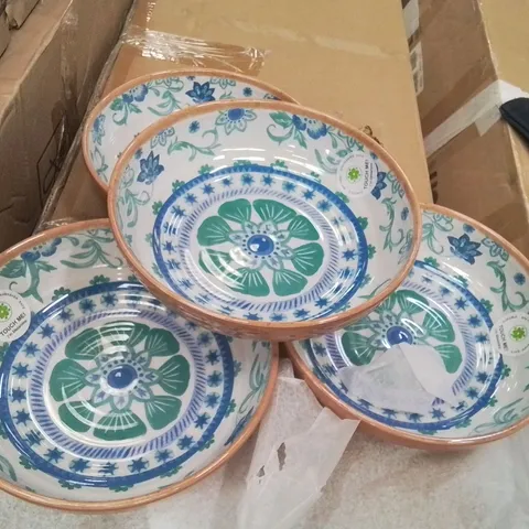 BOXED SET OF 4 DECORATIVE BOWLS/PLATES SET
