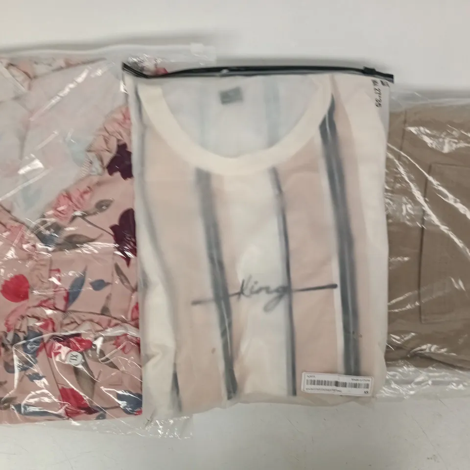 APPROXIMATELY 20 ASSORTED CLOTHING AND FASHION PRODUCTS IN VARIOUS STYLES AND SIZES - COLLECTION ONLY