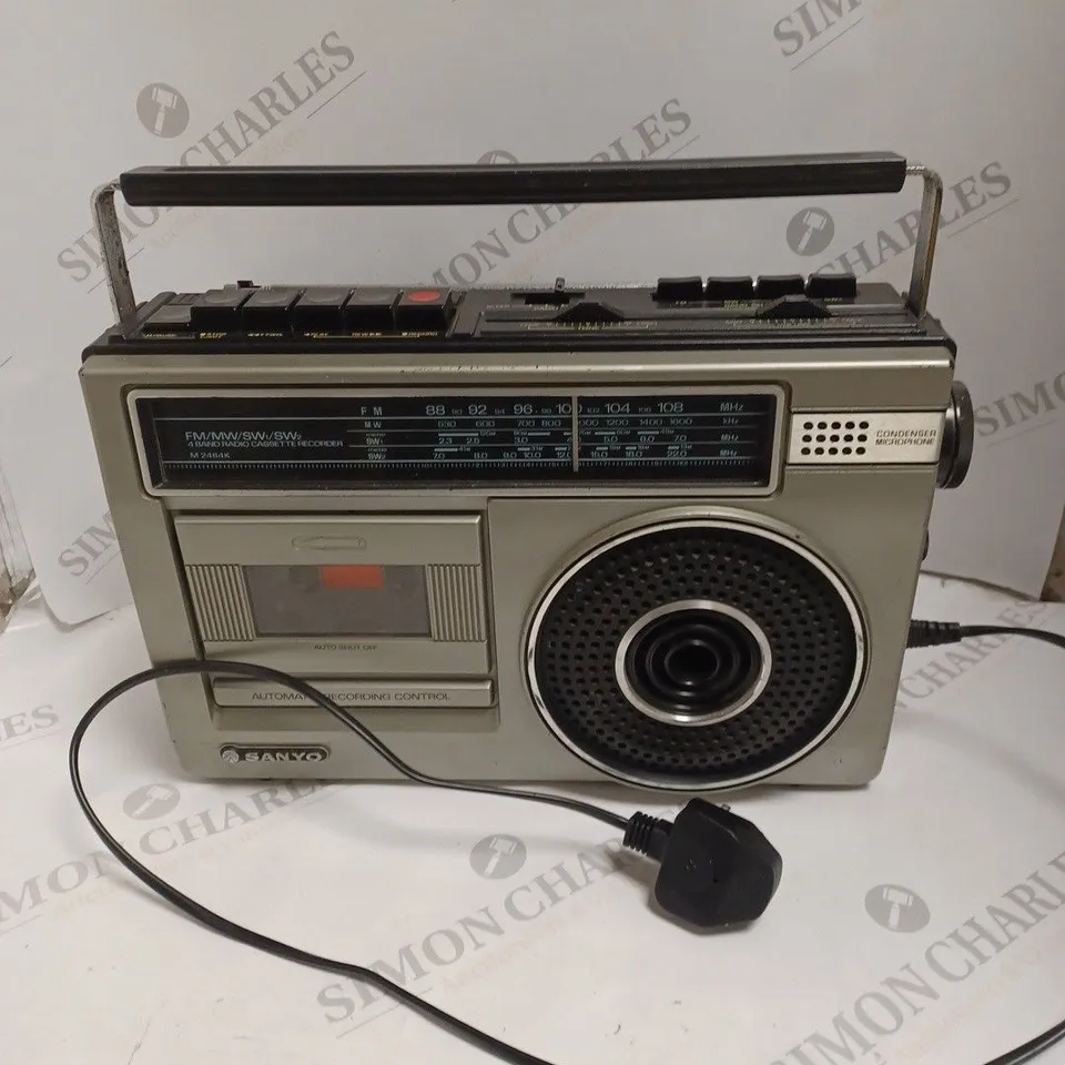 SANYO M2464K VINTAGE RADIO PLAYER 