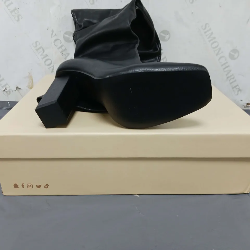 BOXED PAIR OF PUBLIC DESIRE KNEE HIGH ZIPPED BOOTS SIZE 7
