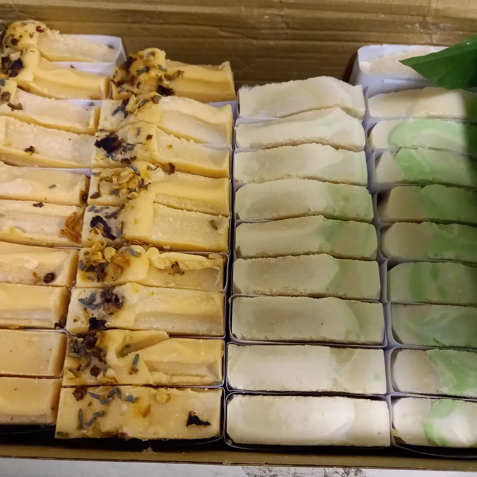 BOX OF APPROX. 40 CWT GAFT SOAP TO INCLUDE - MEADOW - FRESH CITRUS 