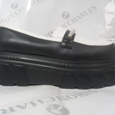 BRAND NEW BOXED PAIR OF KOI VEGAN LEATHER AYOKA MONOCHROME PEARL STOMPER LOAFERS IN BLACK/WHITE W. PEARL EFFECT UK SIZE 7