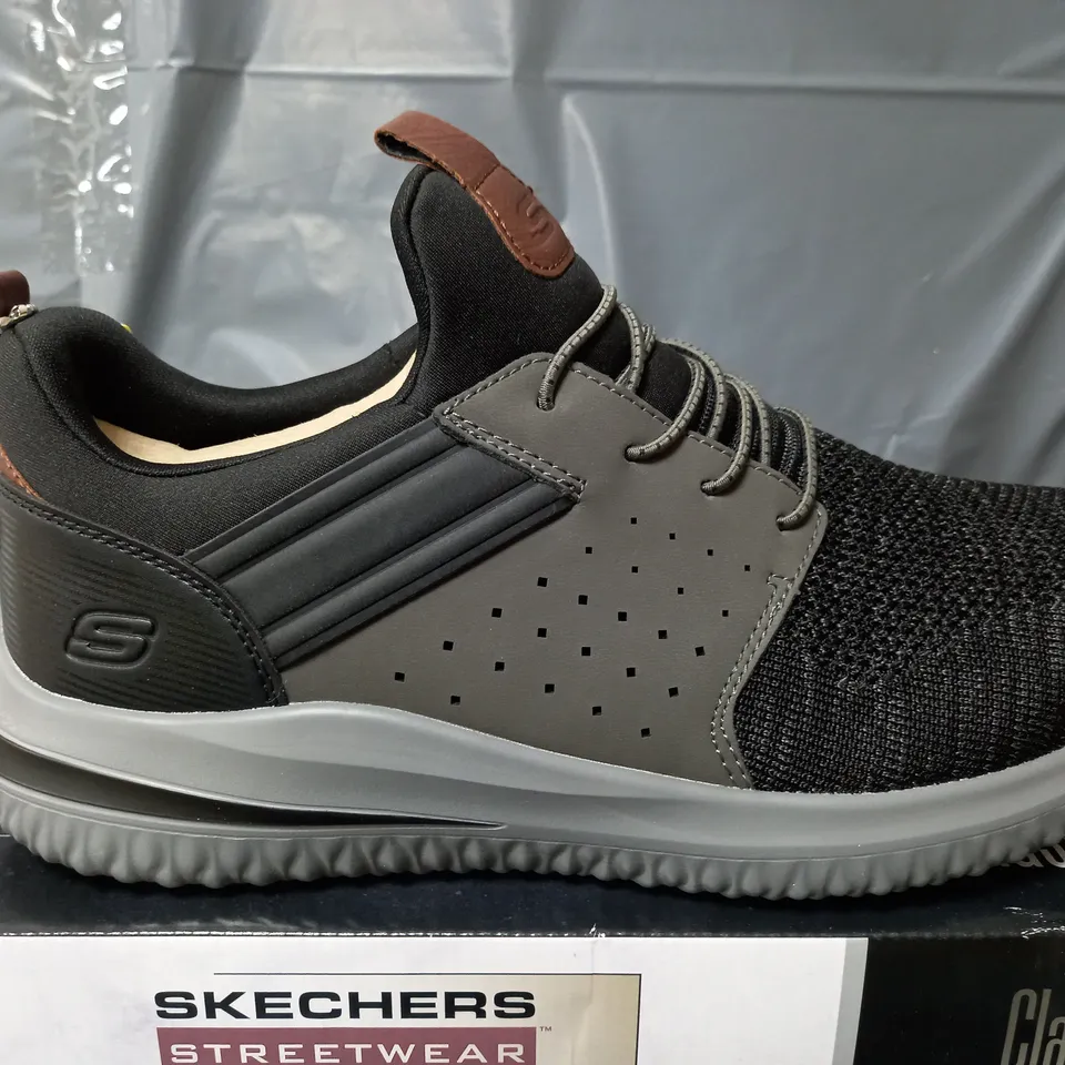 BOXED PAIR OF SKECHERS STREETWEAR TRAINERS IN BLACK/GREY - MENS UK 9