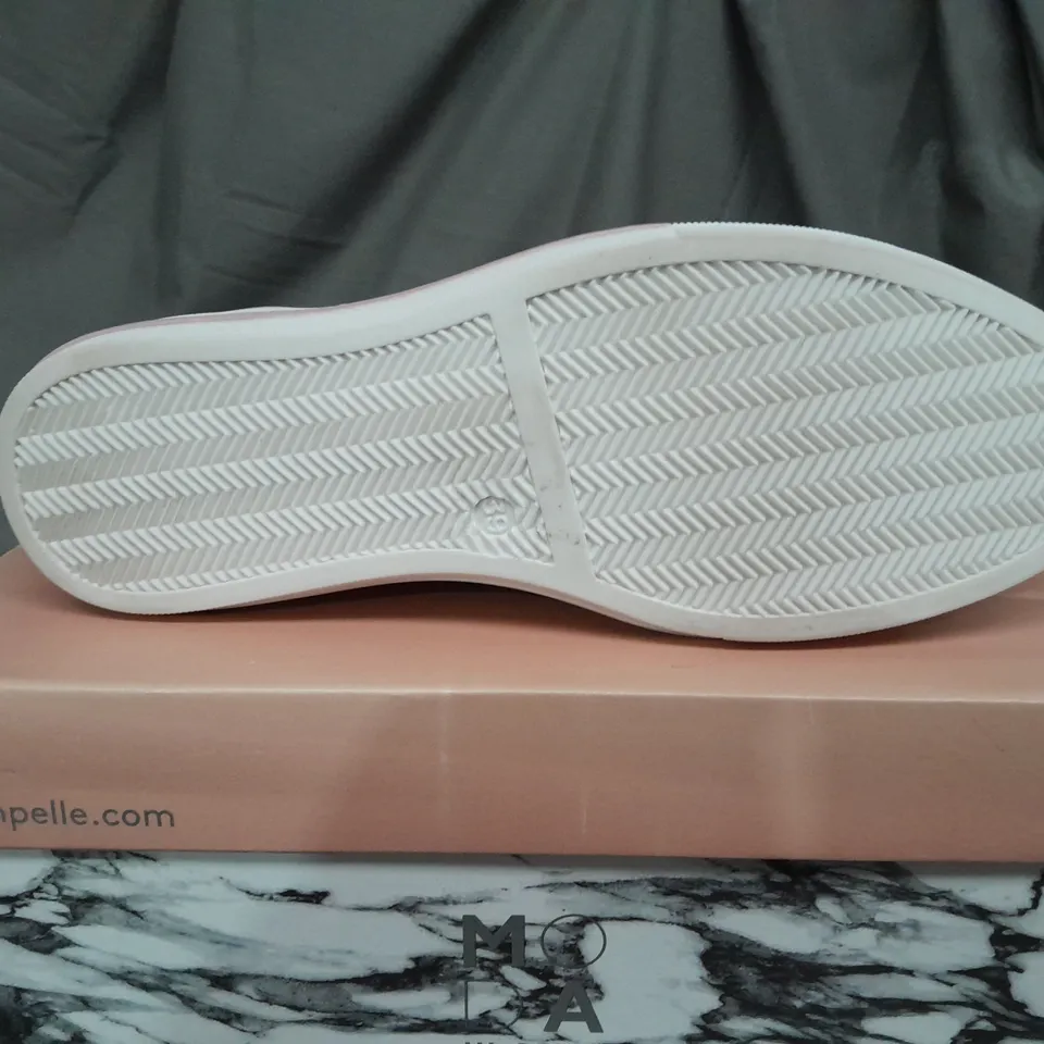 BOXED PAIR OF MODA IN PELLE ASTRIPE PINK LEATHER TRAINERS - SIZE 39