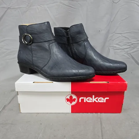 BOXED PAIR OF RIEKER ANKLE BOOTS IN NAVY SIZE 6.5