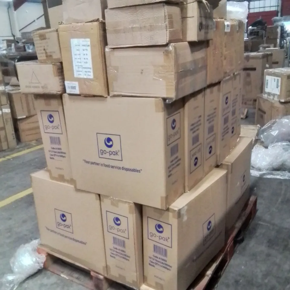 PALLET OF CATERING SUPPLIES TO INCLUDE;LUGGED SOUP BOWLS,PLATES,SAUCE CUPS,PLASTIC LIDS FOR CUPS