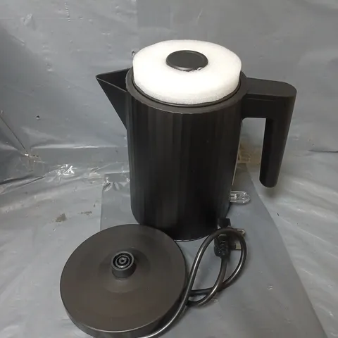 BOXED FAST BOIL RIBBED KETTLE IN BLACK