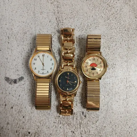 APPROXIMATELY 15 ASSORTED JEWELLERY ITEMS IN VARIOUS STYLES AND SIZES - COLLECTION ONLY