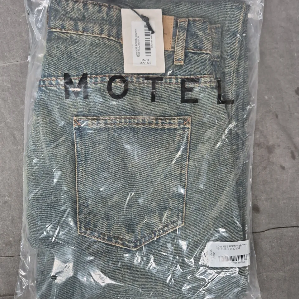 MOTEL WOMEN'S LOW RISE JEANS – W30 L34, BLUE ACID WASH
