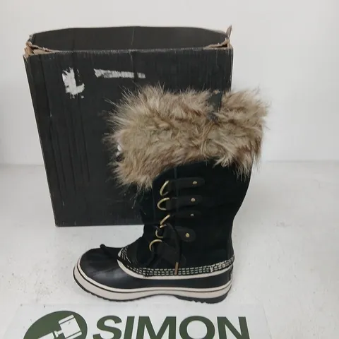 SOREL JOAN OF ARC WINTER BOOTS – BLACK WITH FUR TRIM, UK 5